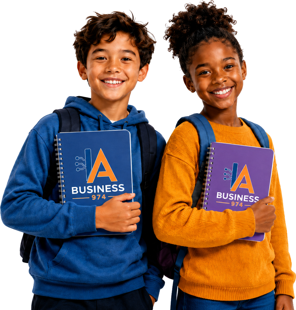 Deux enfants avec les cahiers IA Business 974